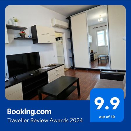 Charming Apartment With Private Terrace Букурещ Екстериор снимка