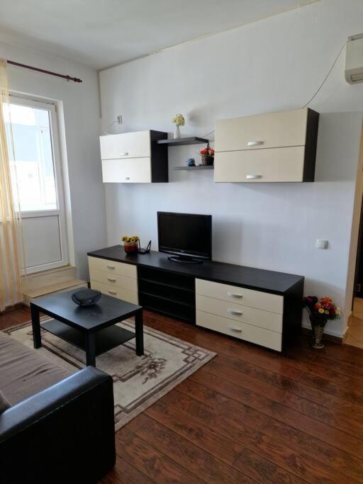 Charming Apartment With Private Terrace Букурещ Екстериор снимка
